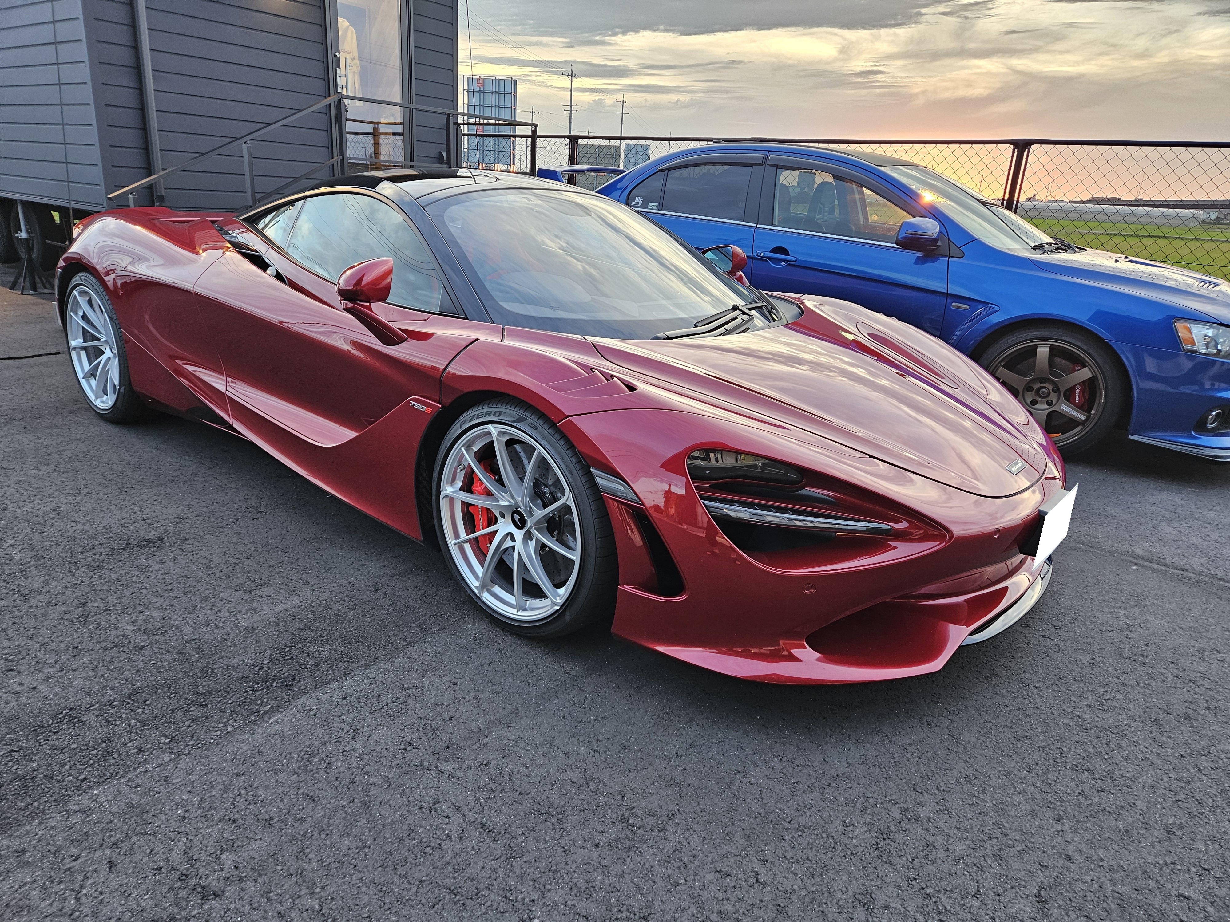 RECARO製フルバケットシートRMS展示に引き続き新作RSSをマクラーレン